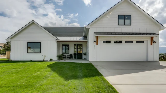 modern-farmhouse-exterior-front-view-1